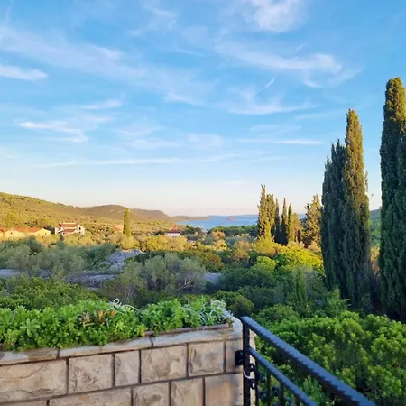 Olive Grove Retreat * カリ