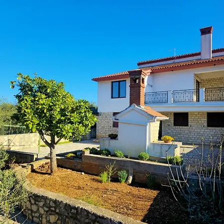 Olive Grove Retreat * Kali